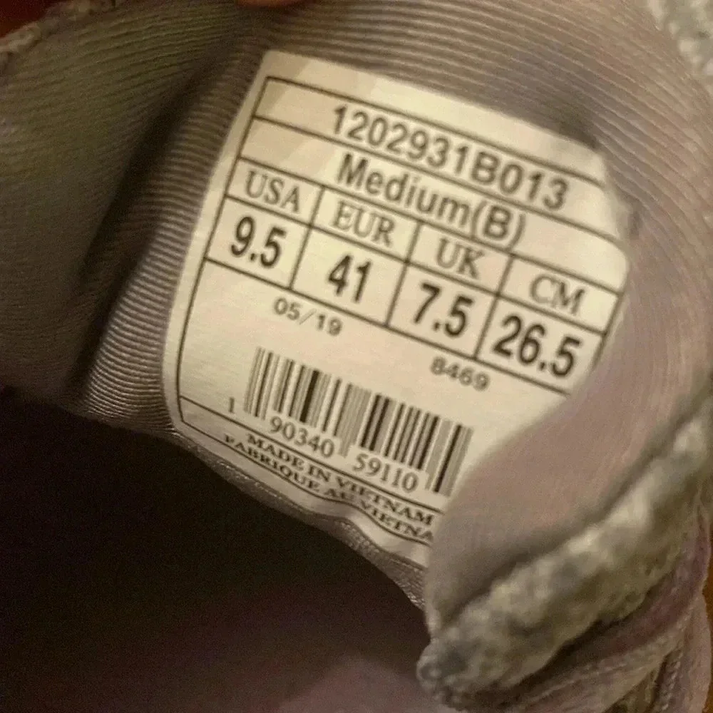 Brooks Anthem 2 - gray and purple sneakers - great condition- size 9.5